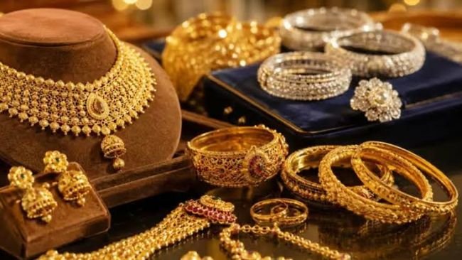 పసిడి ప్రియులకు భారీ షాక్.. మళ్లీ పెరుగుతున్న బంగారం ధరలు.. తులంపై ఎంతంటే?