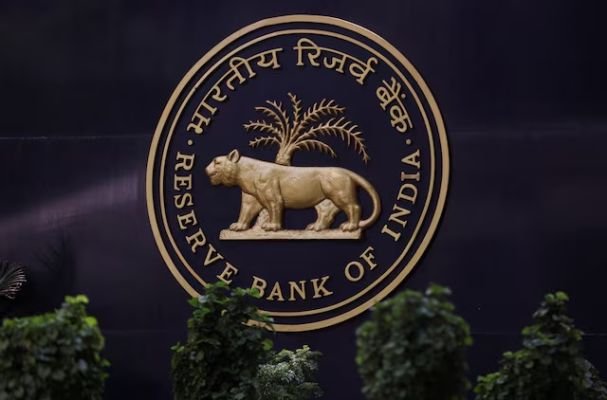 రూపాయి విలువ పతనం కాకుండా ఆర్‌బీఐ జోక్యం 