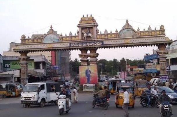 రాత్రంతా చీకట్లోనే కోనసీమ జిల్లా.. స్తంభించిన విద్యుత్, రవాణా వ్యవస్థలు