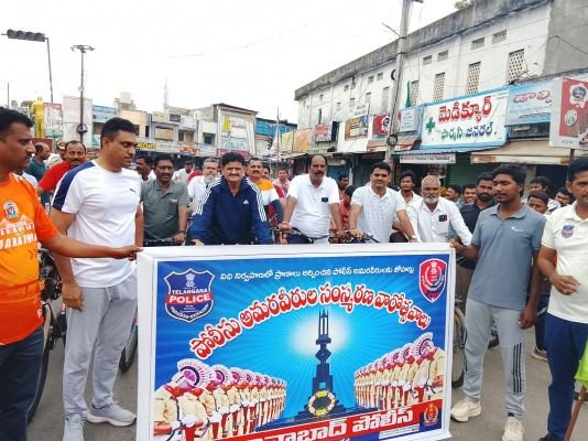 పోలీస్ అమర్ ల త్యాగాలు వెలకట్టలేనివి  పెద్దపల్లి డిసిపి రామ్ రెడ్డి  వారోత్సవాలలో భాగంగా సైకిల్ ర్యాలీ