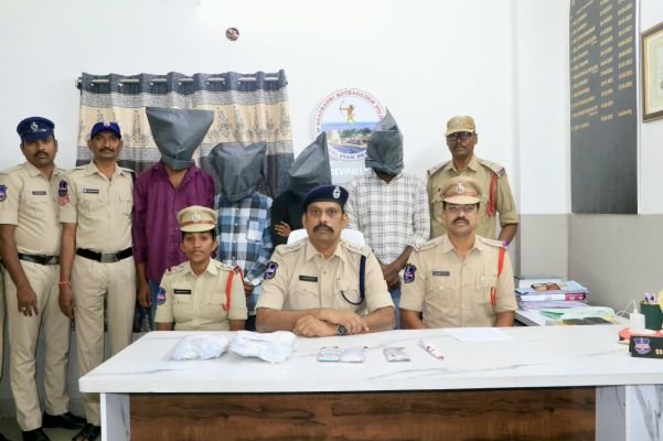 హత్య కేసులో నలుగురు నిందితుల అరెస్ట్