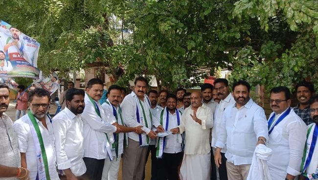 36వ డివిజన్‌లో వైఎస్సార్‌సీపీ ఎన్నికల ప్రచారం
