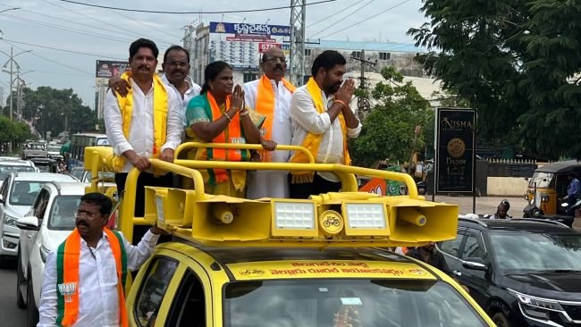 43వ డివిజన్‌లో కూటమి అభ్యర్థులకు మద్దతుగా కోటంరెడ్డి గిరిధర్ రెడ్డి ప్రచారం