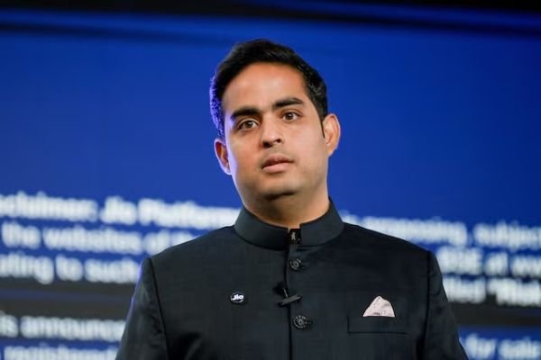 భారత టెక్‌ రంగంలో జియో పబ్లిక్ ఇష్యూతో వెలుగులోకి ఆకాశ్ అంబానీ