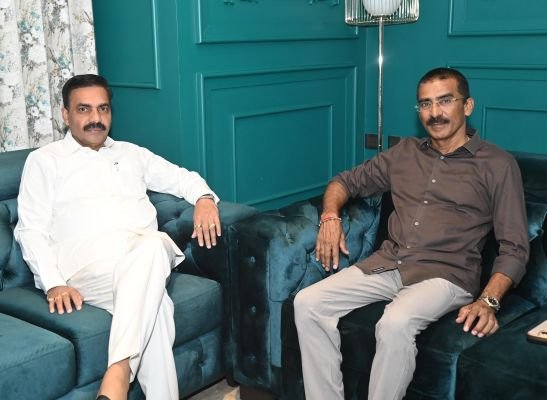 కాకాని గోవర్ధన్ రెడ్డితో మాజీ ఎమ్మెల్యే రామిరెడ్డి ప్రతాప్ కుమార్ రెడ్డి భేటీ