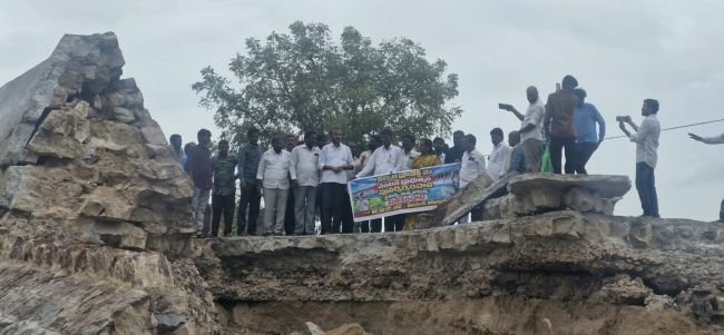 కల్వల ప్రాజెక్ట్ ను ప్రభుత్వం వెంటనే పునర్నిర్మించాలి రైతులను మత్స్యకారులను బతికించాలి