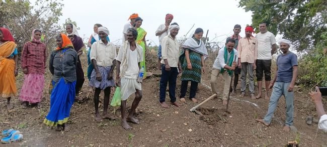 మార్లవాయిలో ఫారం పాండ్ పనులు ప్రారంభం