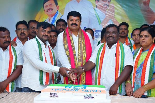 ఎమ్మెల్యే పాయం ఆధ్వర్యంలో మంత్రి పొంగులేటి శ్రీనివాసరెడ్డి జన్మదిన వేడుకలు