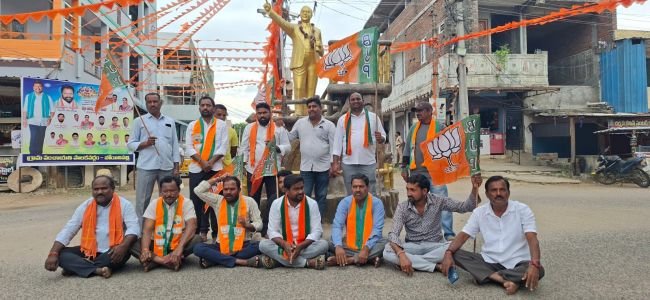 కరువు మండలాల్లో బోయినిపల్లిని చేర్చాలి - బీజేపీ ధర్నా..