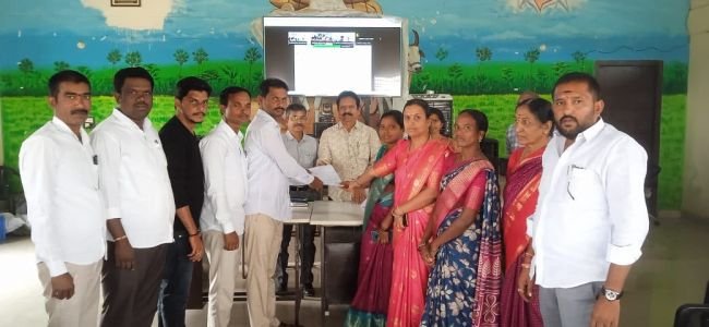 అధికారుల కొరతతో అభివృద్ధికిఆటంకం  -రెగ్యులర్ అధికారులతో ఖాళీ పోస్టులు భర్తీ చేయాలి