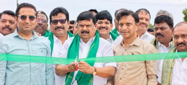 రైతులకు అండగా సీసీఐ కొనుగోలు కేంద్రం.. భూ సమస్యల పరిష్కారానికి భూ భారతి