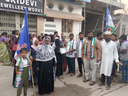 32వ వార్డులో ఫ్యాన్ హోరు - గోల్డ్ ఇస్మాయిల్ కు బ్రహ్మరథం పడుతున్న ప్రజలు