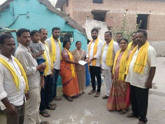 21, 22 వార్డుల్లో కాలవ భరత్ సుడిగాలి ప్రచారం