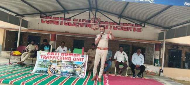 తూడుకుర్తిలో సైబర్ నేరాలపై విద్యార్థులకు అవగాహన కార్యక్రమం