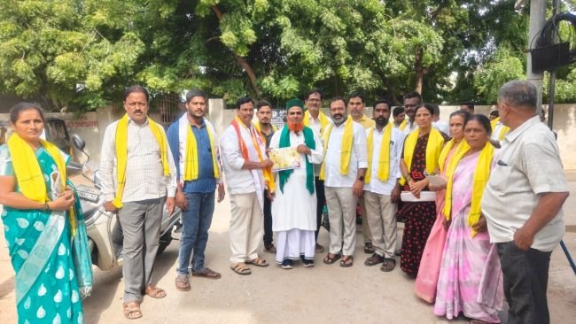 కక్కలపల్లి కాలనీలో ఎంపీటీసీ 3 కూటమి అభ్యర్థి గెలుపు కోసం విస్తృత ప్రచారం