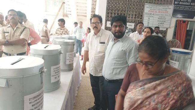 పోస్టల్ బ్యాలెట్ ను వినియోగించుకోండి  --- కమిషనర్
