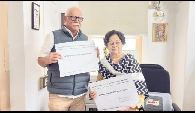 పోస్టల్ బ్యాలెట్ ద్వారా ఓటు వేసిన గవర్నర్ అశోక్ గజపతి రాజు