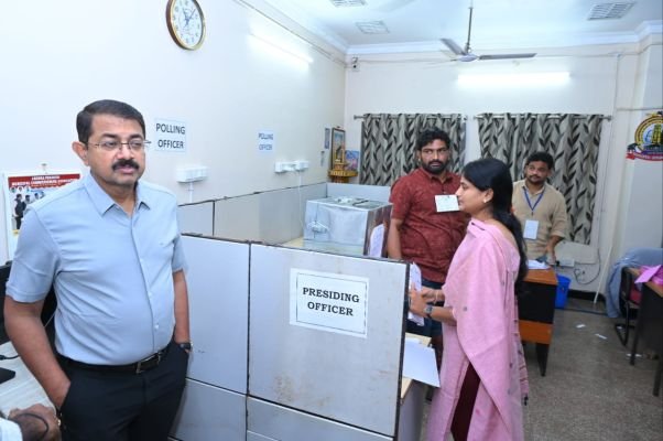పుర పోరులో నేడే పోస్టల్ బ్యాలెట్