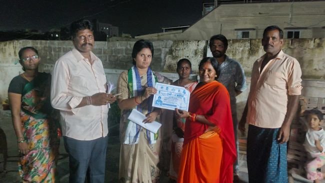 కాకాణి ఆశీస్సులతో జనంలోకి వాకాటి సంధ్య
