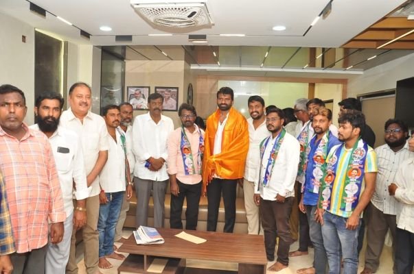 వైయస్సార్ కాంగ్రెస్ పార్టీకి ప్రజల్లో పెరుగుతున్న ఆదరణ.