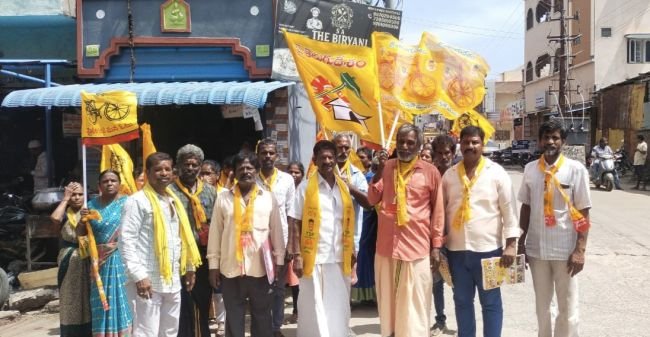 గ్రూలింగ్స్ పేటలో కూటమి హోరు  - 40వ వార్డులో దూసుకెళ్తున్న కార్పొరేటర్ గుణశేఖర్  - మేయర్ గా హేమలతను గెలిపించండి