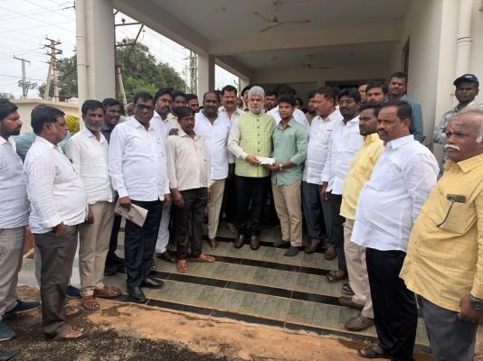 పేద విద్యార్థి వైద్య విద్యకు స్పీకర్‌ గడ్డం ప్రసాద్‌కుమార్‌ మరో రూ.లక్ష సాయం