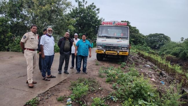 పొన్నూరు పట్టణంలో లోతట్టు ప్రాంతాలను పరిశీలిస్తున్న ఉన్నతాధికారులు 