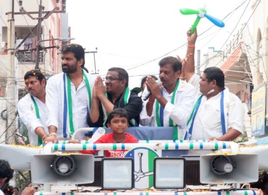 వైయస్సార్ కాంగ్రెస్ పార్టీ అభ్యర్థుల గెలుపే లక్ష్యంగా సాగుతున్న ఎన్నికల ప్రచారం