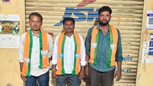రాపూరు బీజేపీలో అసమ్మతి సెగ.. మండల నాయకుల పార్టీ పదవులకు రాజీనామా