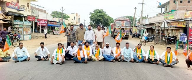 మానకొండూరును కరువు మండలంగా ప్రకటించాలి - బీజేపీ డిమాండ్‌