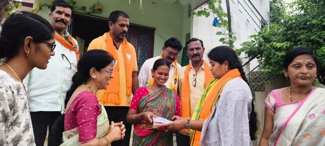 ప్రచారంలో దూసుకెకుతున్న షకీలా 