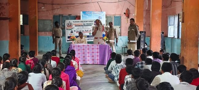సైబర్ నేరాల పట్ల యువత అవగాహన కలిగి ఉండాలి  నేరేడుచర్ల ఎస్సై  గోపాల్ రెడ్డి
