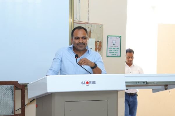 ఉద్యోగాన్ని వదిలి.. ప్రజాసేవ వైపు! ఎమ్మెల్సీ బరిలోకి యర్కల శ్రీనివాస్ గౌ