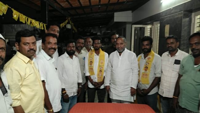 టీడీపీలో చేరిన వైకాపా యువ నాయకులు