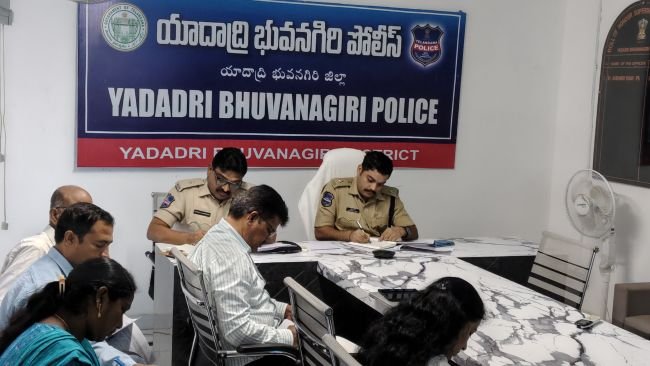 ఫిర్యాదులపై తక్షణమే స్పందించాలి*