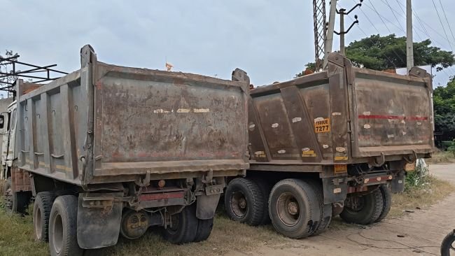 కీసరలో అక్రమ మట్టి తవ్వకాలపై విజిలెన్స్ మెరుపు దాడులు.. ఎక్స్‌కవేటర్, మూడు టిప్పర్లు సీజ్