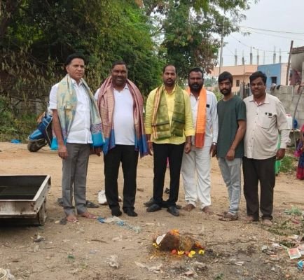 అలియాబాద్‌ 18, 19వ వార్డుల్లో లో వోల్టేజ్‌ సమస్యకు చెక్‌.. 100 కేవీ ట్రాన్స్‌ఫార్మర్ల ఏర్పాటుకు భూమిపూజ