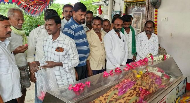 పసునూరి నాగేశ్వర్ మృతి ఈరవెన్ను గ్రామానికి తీరని లోటు