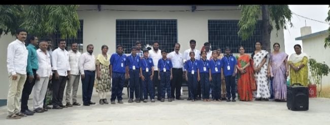 ప్రభుత్వ పాఠశాల విద్యార్థులకు స్పోర్ట్స్‌ దుస్తుల పంపిణీ అభినందనీయం: పీఏసీఎస్‌ చైర్మన్‌ మన్నె శంకర్‌ యాదవ్‌