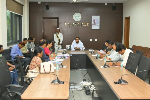 విద్యార్థుల సంక్షేమం, విద్యా ప్రమాణాల మెరుగుదలకు ప్రత్యేక చర్యలు చేపట్టాలి: జిల్లా కలెక్టర్ తేజస్ నందలాల్ పవార్