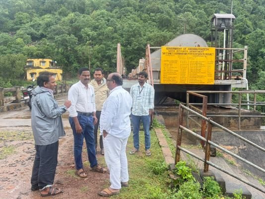  పెద్దేరు జలాశయం నుండి నీటిని విడుదల చేసినట్లు డి .ఈ .ఈ