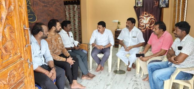 బిఆర్ఎస్ నాయకుడిని పరామర్శించిన మాజీ ఎమ్మెల్యే నోముల భగత్  *