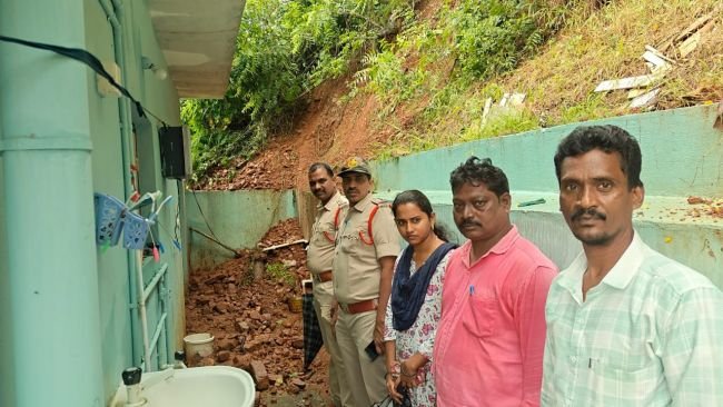 తుపాను దెబ్బకు అప్రమత్తమైన అనకాపల్లి రూరల్ పోలీసులు.