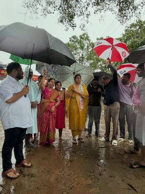 తుఫాన్ ప్రభావిత ప్రాంతాల్లో కూటమి నేతలు సహాయక చర్యలు