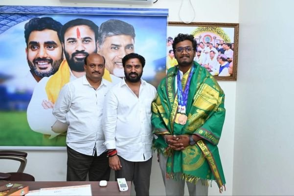 గణేష్ కు శాప్ చైర్మన్ అభినందన 