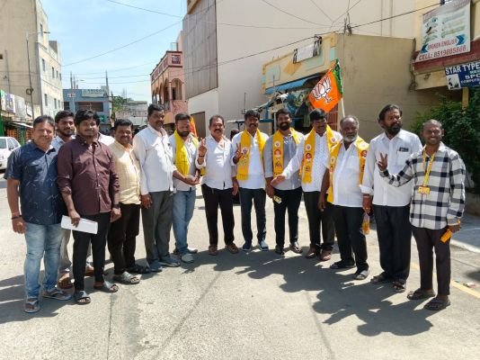 తమ్ముడు జగదీష్ ను ఆశీర్వదించండి 