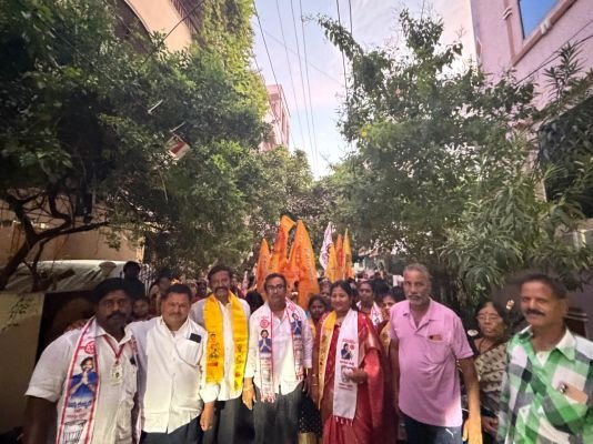 ఆదర్శ డివిజన్ గా తీర్చిదిద్దుతా... 54వ డివిజన్ ప్రచారంలో కార్పొరేటర్ అభ్యర్థి బోయళ్ళ శాంతి 