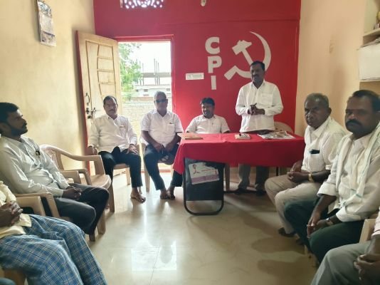సాగునీరు సాధనకై  ఉద్యమించాలి