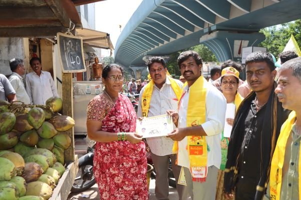 అక్క ఓటుతో ఆశీర్వదించండి... -53వ డివిజన్లో శంకర యాదవ్ విస్తృత ప్రచారం 