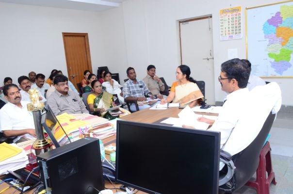 రీ-సర్వే, భూ భారతి దరఖాస్తులు త్వరగా పరిష్కరించాలి*